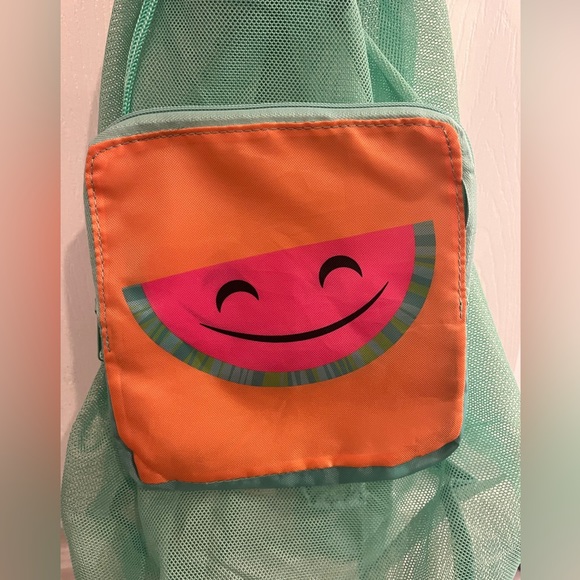 New Mesh Fold Up Beach Bag/Backpack - Picture 6 of 8